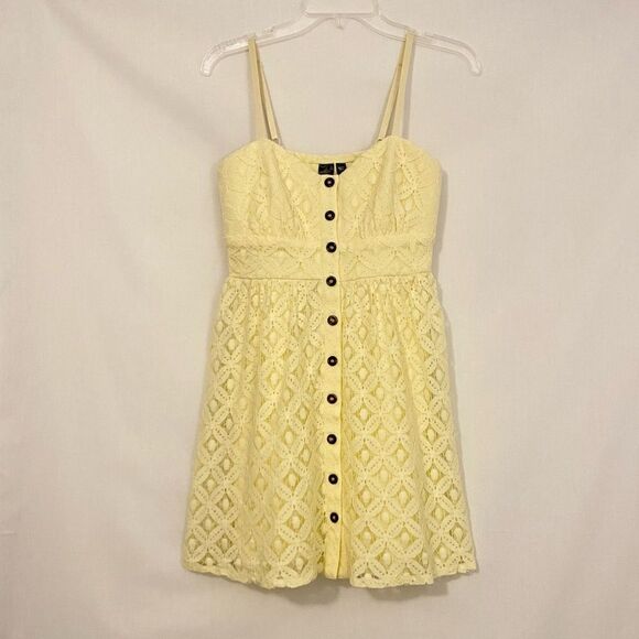 Yellow lace dress size L with button front closure. Mini. Juniors - Picture 4 of 7